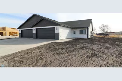 1402 Prairie Lane, Wahpeton,  58075 - Photo 2