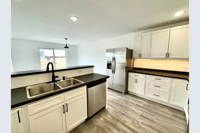 514 Garfield Street SE, Warroad, MN 56763 - Photo 6