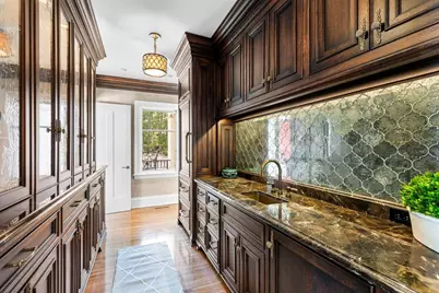 2427 E Lake Of The Isles Parkway, Minneapolis, MN 55405 - Photo 12