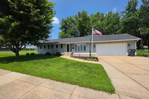 1206 19th Ave SW, Austin, MN 55912 - Photo 1