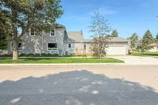 227 E 2nd St, Blue Earth, MN 56013 - Photo 2