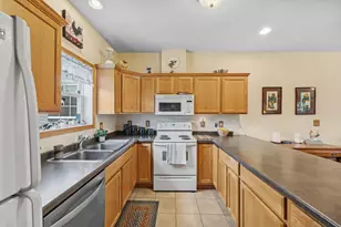 2929 Hemingway Dr, Chaska, MN 55318 - Photo 10