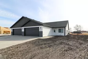 1416 Prairie Ln, Wahpeton,  58075 - Photo 2