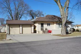 408 S Prairie Ave, Fairmont, MN 56031 - Photo 1