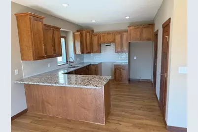 1306 18th Street NE, Austin, MN 55912 - Photo 4