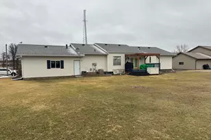 306 7th St SW, Roseau, MN 56751 - Photo 6