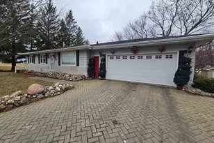 1810 Michaelle Ln, Albert Lea, MN 56007 - Photo 2