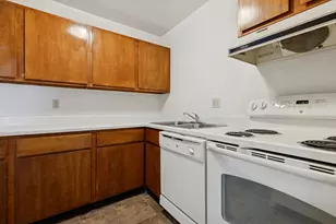 8262 Fremont Ave S, Bloomington, MN 55420 - Photo 4