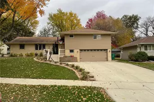 402 21st St NW, Austin, MN 55912 - Photo 1