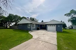 310 6th St W, Hector, MN 55342 - Photo 1