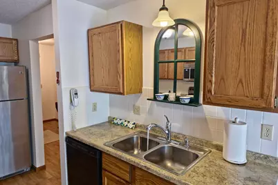 32 11th Avenue S #305, Hopkins, MN 55343 - Photo 12