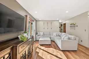 10243 Englewood Dr, Eden Prairie, MN 55347 - Photo 8