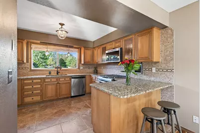 10243 Englewood Drive, Eden Prairie, MN 55347 - Photo 4