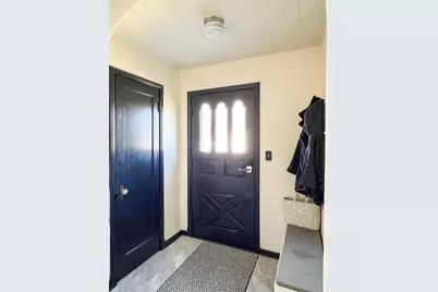 305 Kneale Avenue N, Thief River Falls, MN 56701 - Photo 6