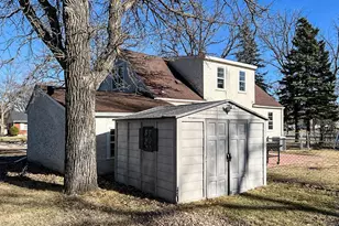 305 Kneale Ave N, Thief River Falls, MN 56701 - Photo 4