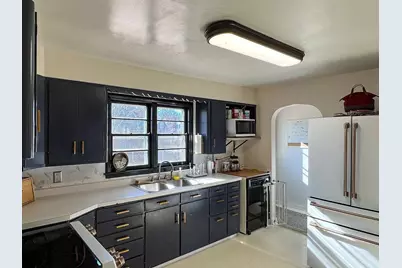 305 Kneale Avenue N, Thief River Falls, MN 56701 - Photo 12