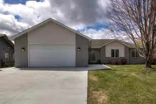 611 Circle Dr, Wabasha, MN 55981 - Photo 1