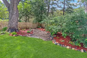 890 Winterberry Ct, Woodbury, MN 55125 - Photo 28