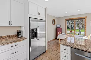 890 Winterberry Ct, Woodbury, MN 55125 - Photo 10