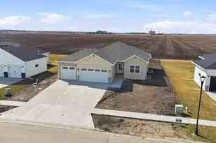 4288 Pine Pkwy S, Fargo, ND 58104 - Photo 4