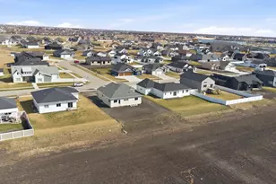 4288 Pine Pkwy S, Fargo, ND 58104 - Photo 8