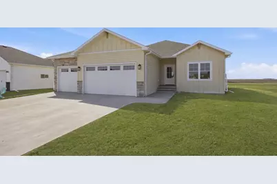 4288 Pine Parkway S, Fargo, ND 58104 - Photo 2