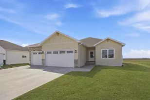 4288 Pine Pkwy S, Fargo, ND 58104 - Photo 2