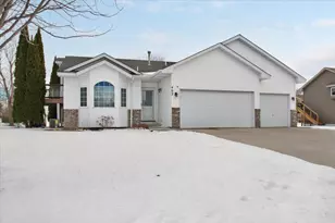 402 13th Ave NE, Buffalo, MN 55313 - Photo 2