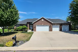 1808 Creekside Dr NE, Owatonna, MN 55060 - Photo 1