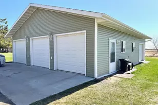 610 Tamarack St, Badger, MN 56714 - Photo 14