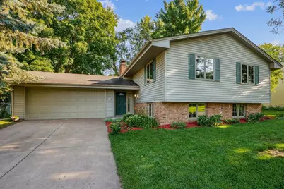 537 Woodhill Drive, Roseville, MN 55113 - Photo 1