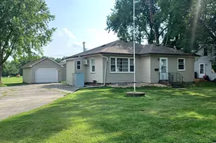 501 W 10th St, Morris, MN 56267 - Photo 1