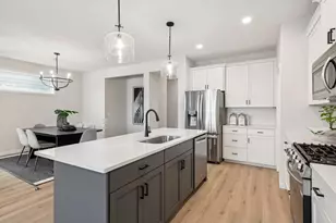 12439 Drayton Trl, Apple Valley, MN 55124 - Photo 6