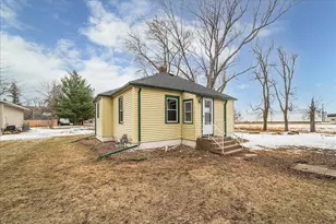830 W 3rd St, Rush City, MN 55069 - Photo 1