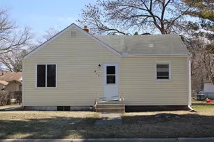 712 Kendall Ave S, Thief River Falls, MN 56701 - Photo 1