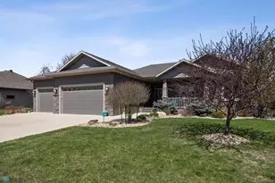 6048 27th St S, Fargo, ND 58104 - Photo 2