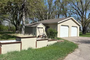 1105 13th St N, Benson, MN 56215 - Photo 4