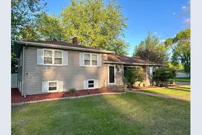 324 Maple Avenue S, Thief River Falls, MN 56701 - Photo 1