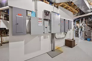 1989 Dwight Ln, Minnetonka, MN 55305 - Photo 56