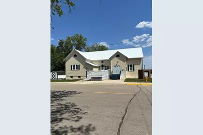 211 E 1st Avenue, Osakis, MN 56360 - Photo 1