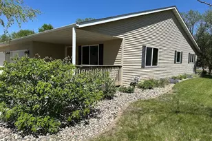 413 River Bluff Dr, Windom, MN 56101 - Photo 2