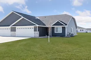 619 Field Point St, Roberts, WI 54023 - Photo 1