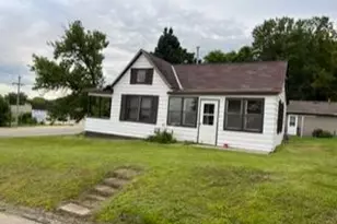 610 E 7th St, Starbuck, MN 56381 - Photo 2