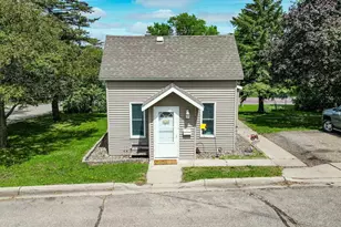 809 Riverside Ct, Fergus Falls, MN 56537 - Photo 1