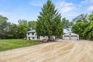 2511 Carver Ave E, Maplewood, MN 55119 - Photo 2