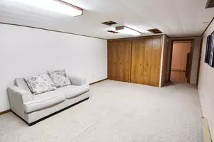 302 Sherwood Ave N, Thief River Falls, MN 56701 - Photo 30