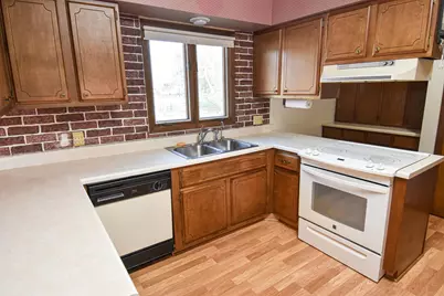 302 Sherwood Avenue N, Thief River Falls, MN 56701 - Photo 14