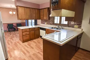 302 Sherwood Ave N, Thief River Falls, MN 56701 - Photo 16