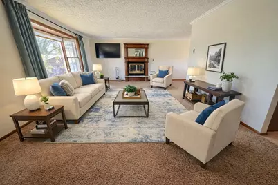 212 Carrow Circle, Marshall, MN 56258 - Photo 2