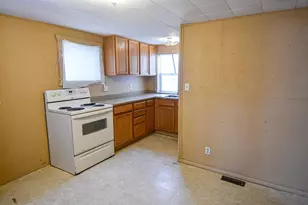 715 8th St E, Thief River Falls, MN 56701 - Photo 6